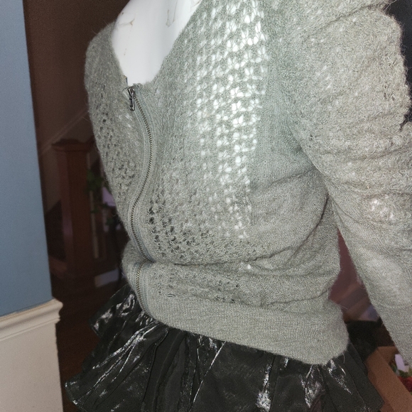 Sheer fuzzy mohair? Puff sleeve sweater M. Semi sheer. - Picture 3 of 5